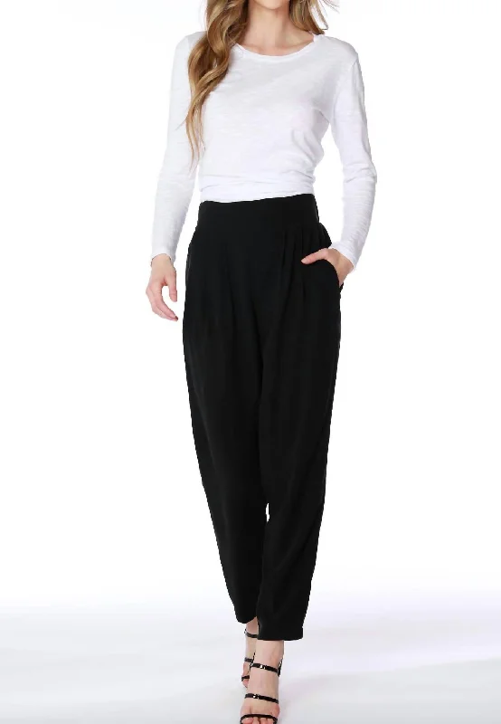 Deal Dash Pleated Taper Pants In Black