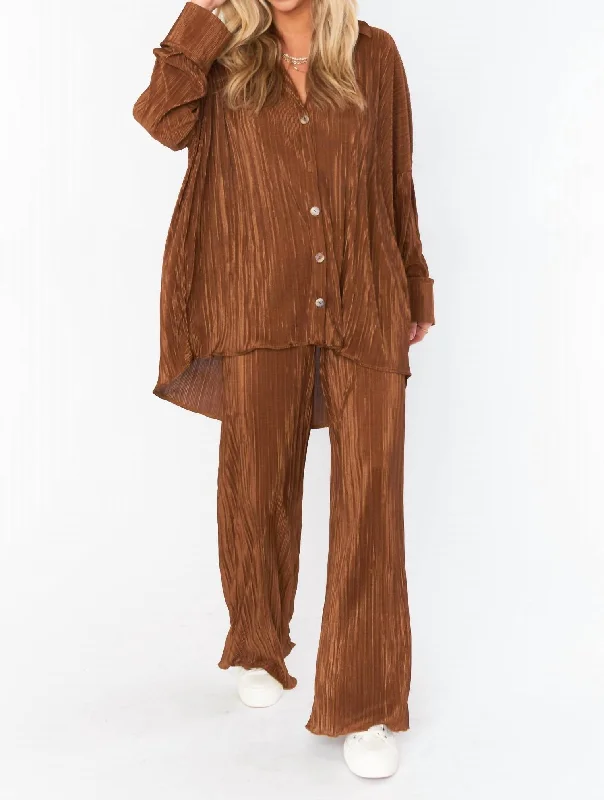 Amazing Deals Everywhere Pants In Chocolate Pleat
