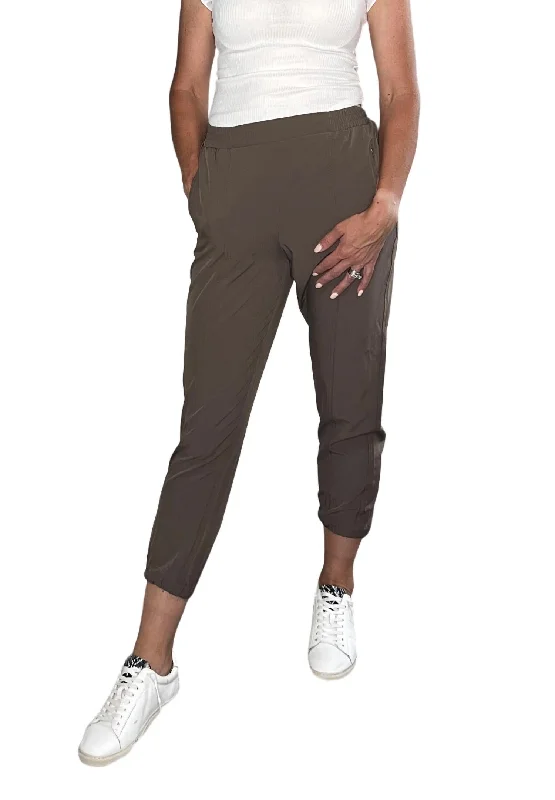 Can't Resist In The Moment Jogger In Mushroom