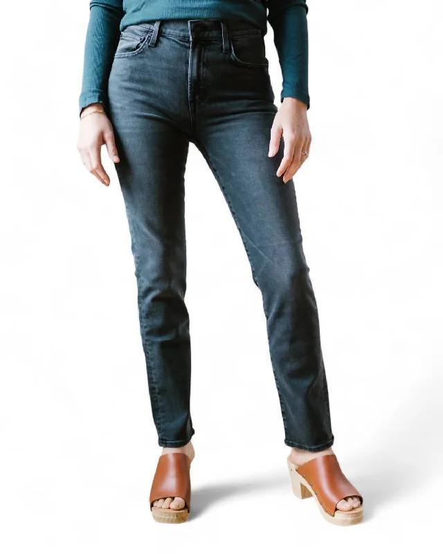 Special Savings Elin Jean In Dark Day