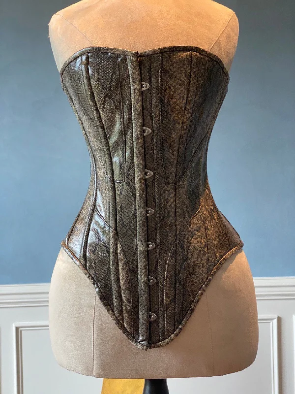 Don't Miss Fake snake leather Edwardian pattern PVC corset featured in magazines. Steelbone custom corset, renaissance, gothic, steampunk, bespoke, victorian Don't Miss Fake snake leather Edwardian pattern PVC corset featured in magazines. Steelbone custom corset, renaissance, gothic, steampunk, bespoke, victorian