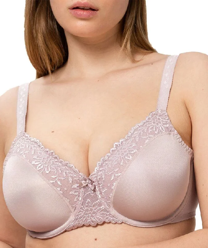 Price Slash Triumph Ladyform Soft Minimizer Bra - French Lilac
