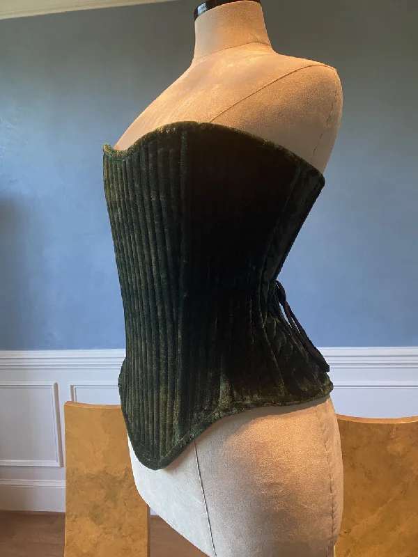Deal of the Week Vintage velvet full bust historical pattern corset with 40 steel bones. Elizabeth I Tudor corset pattern Deal of the Week Vintage velvet full bust historical pattern corset with 40 steel bones. Elizabeth I Tudor corset pattern